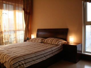 Bedroom- 1 queen bed