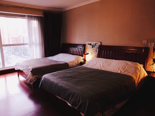 Bedroom- 2 queen beds