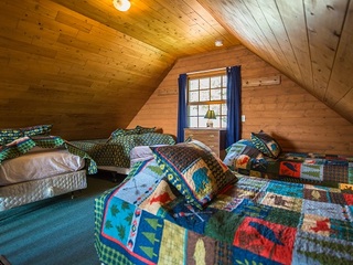Sleeping Loft 1 Full & 3 Twins
