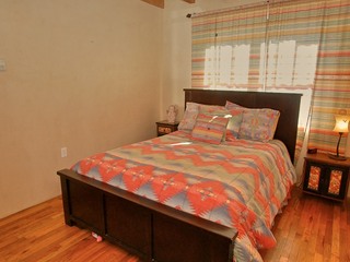 Bedroom 2, queen size bed