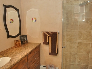 Bathroom 2, with shower