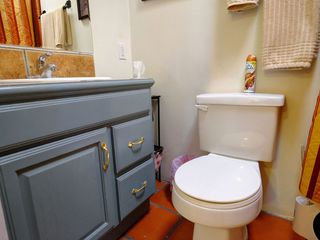 Bathroom 2 with shower/tub
