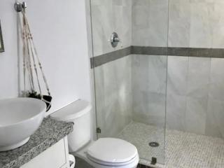 Full Bathroom 2