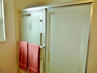 Guest Bathroom with shower/bathtub