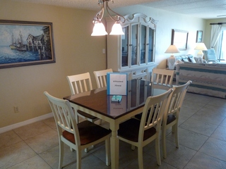 Dining Area (Seats 6)