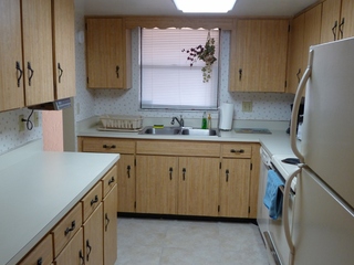 Full Kitchen with initial setup of soap & paper towels provided